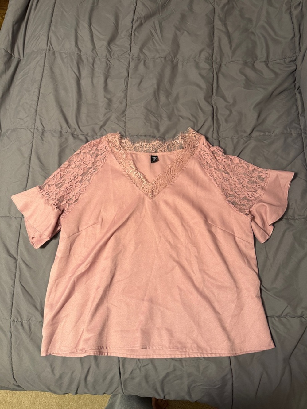SHEIN Blush Pink Lace-Trim V-Neck Short Sleeve Top